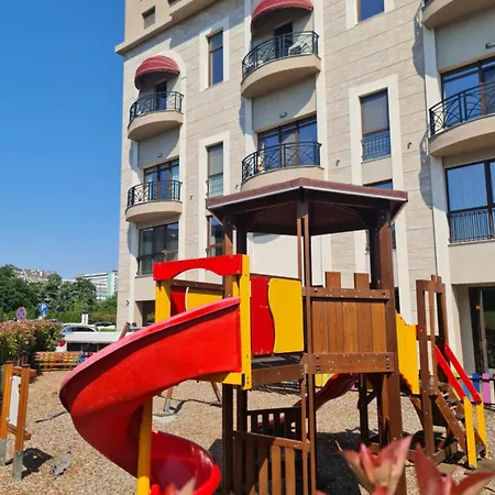 луксозен в резиденция лазурен бряг * Burgas Stad