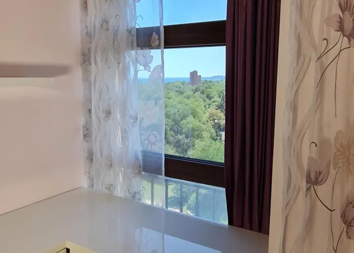 Apartment луксозен в резиденция лазурен бряг Burgas